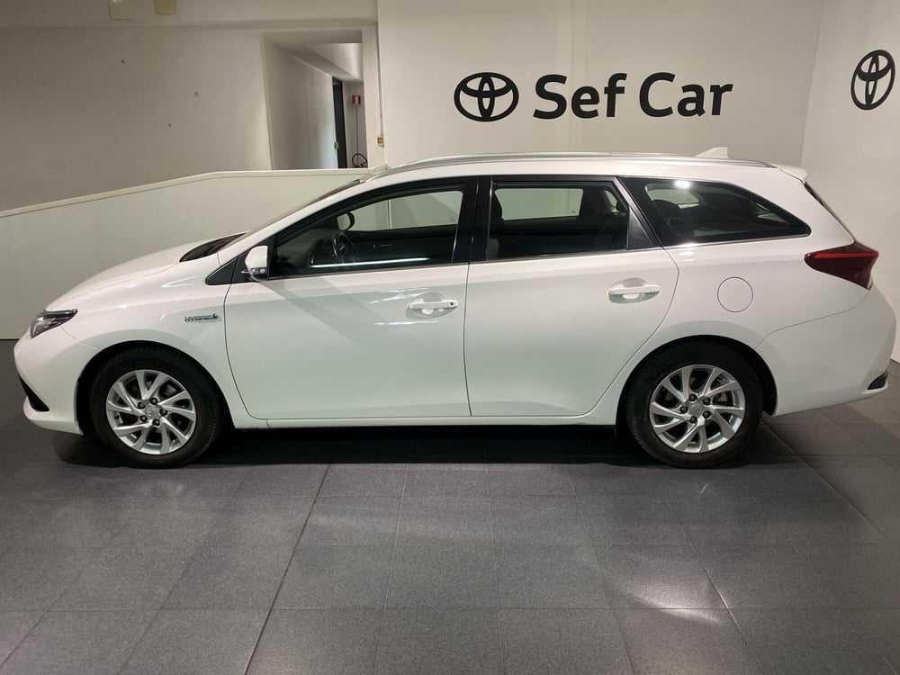 Toyota Auris Station Wagon usata a Milano (3)