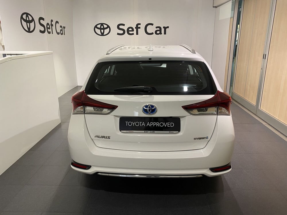 Toyota Auris Station Wagon usata a Milano (4)