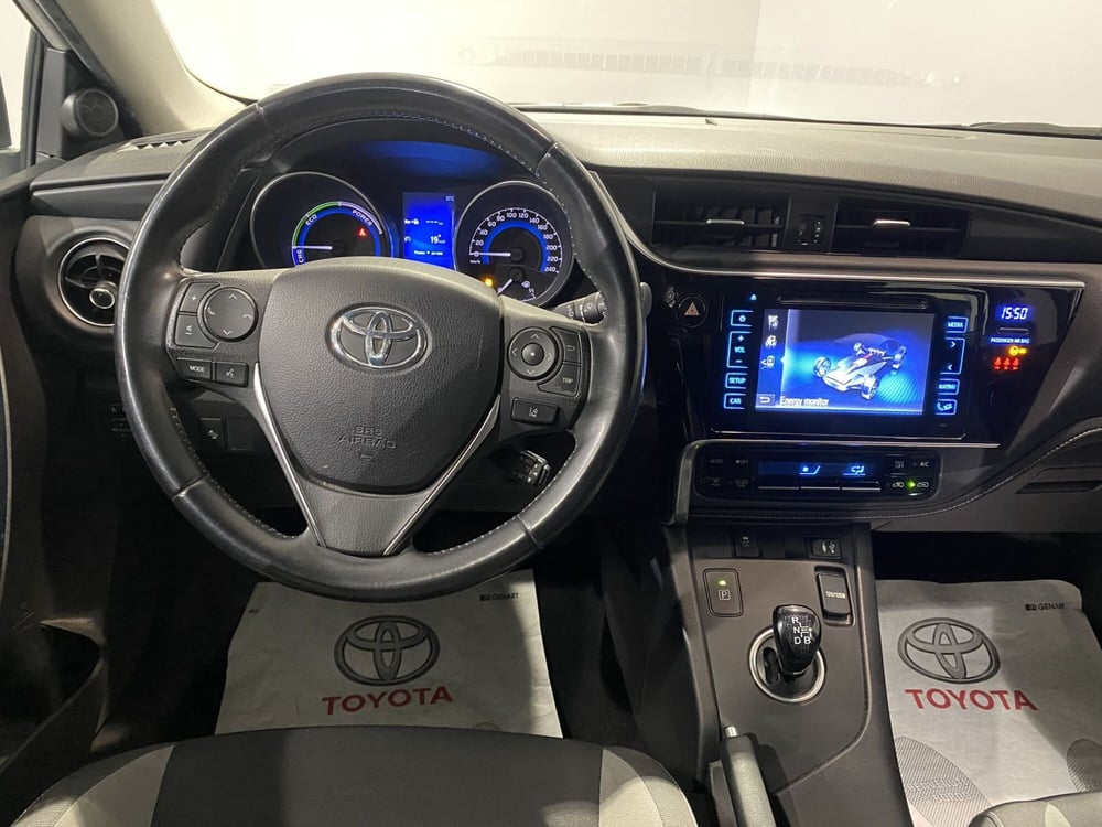 Toyota Auris Station Wagon usata a Milano (9)