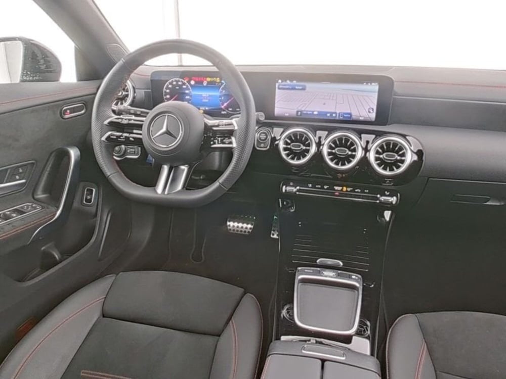 Mercedes-Benz CLA Shooting Brake usata a Milano (7)