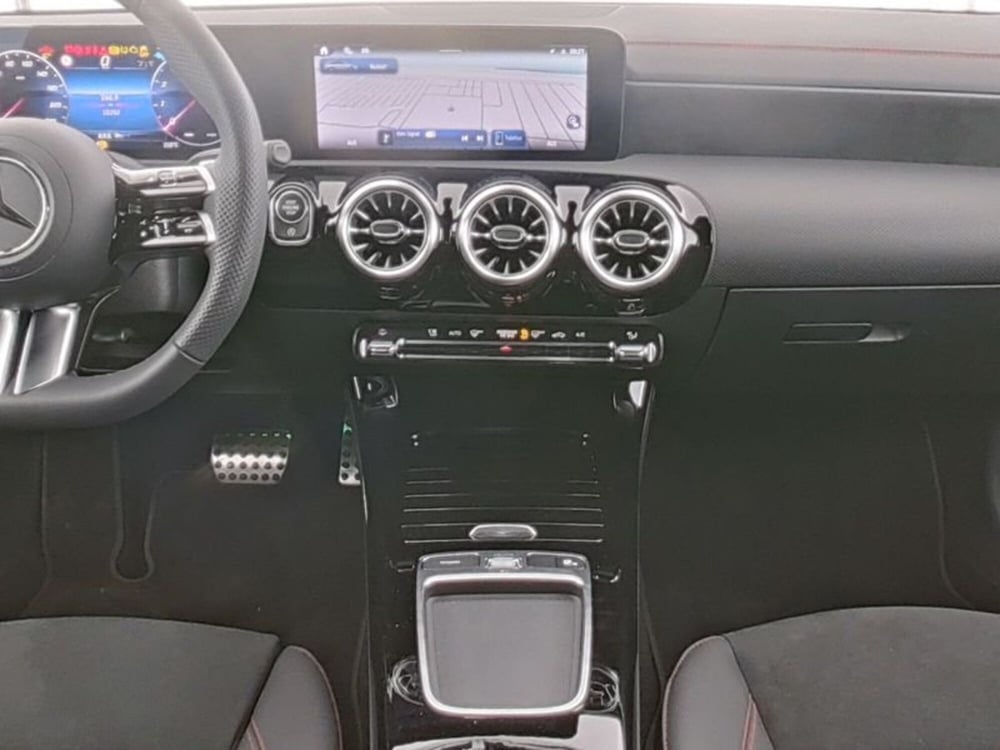 Mercedes-Benz CLA Shooting Brake usata a Milano (8)