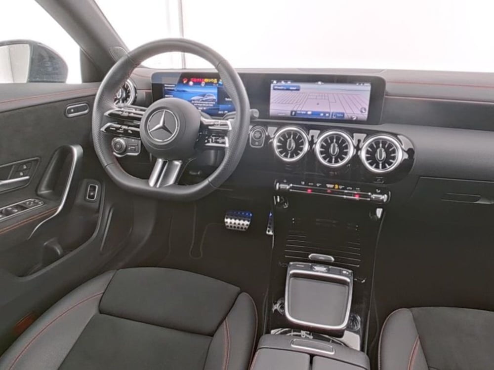 Mercedes-Benz CLA Shooting Brake usata a Milano (6)