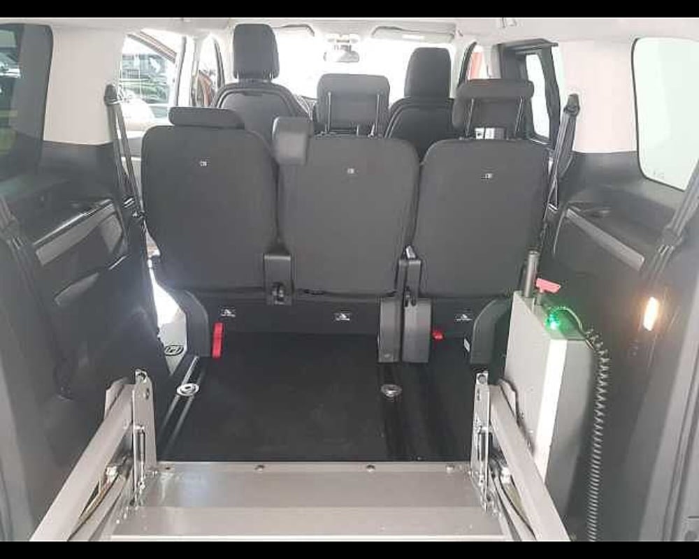 Opel Zafira Life usata a Milano (9)