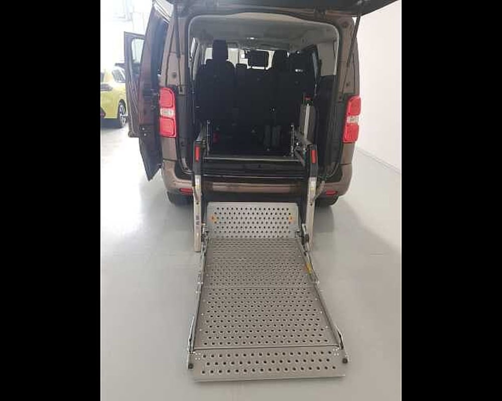 Opel Zafira Life usata a Milano (13)