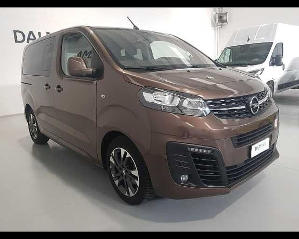 Opel Zafira Life usata a Milano (17)