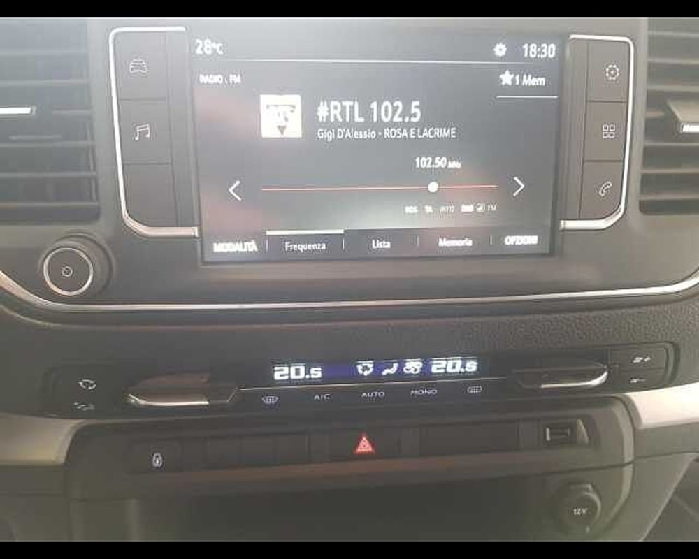 Opel Zafira Life usata a Milano (5)