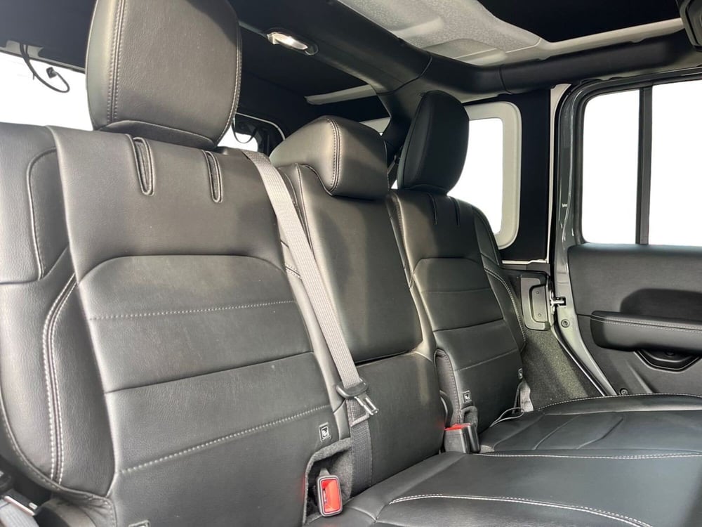 Jeep Wrangler Unlimited usata a Napoli (14)