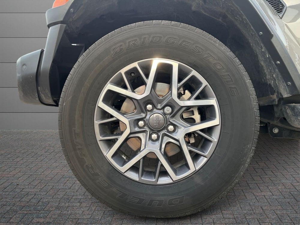 Jeep Wrangler Unlimited usata a Napoli (8)