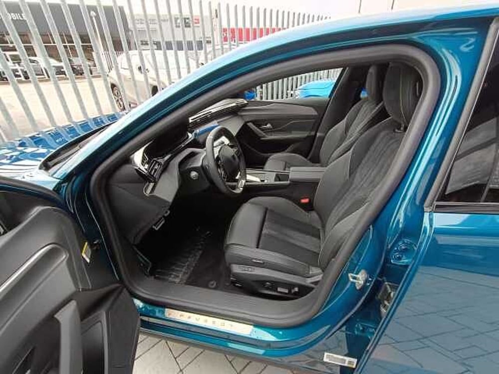 Peugeot 408 nuova a Milano (10)