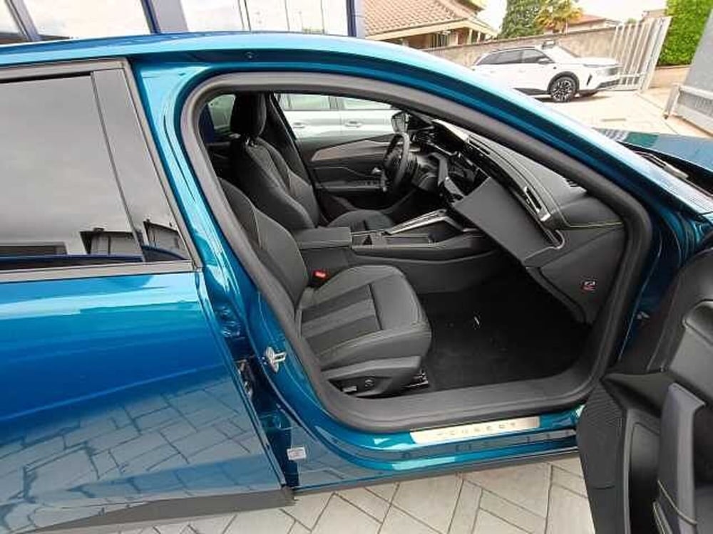 Peugeot 408 nuova a Milano (13)