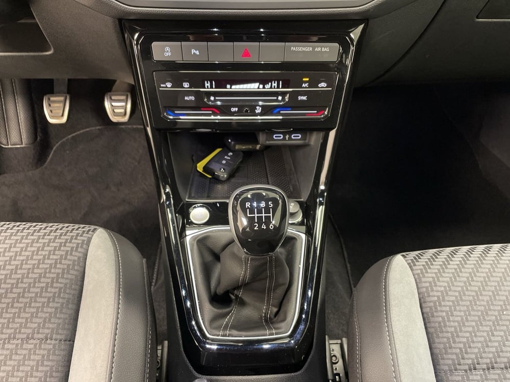 Volkswagen T-Cross usata a Varese (18)
