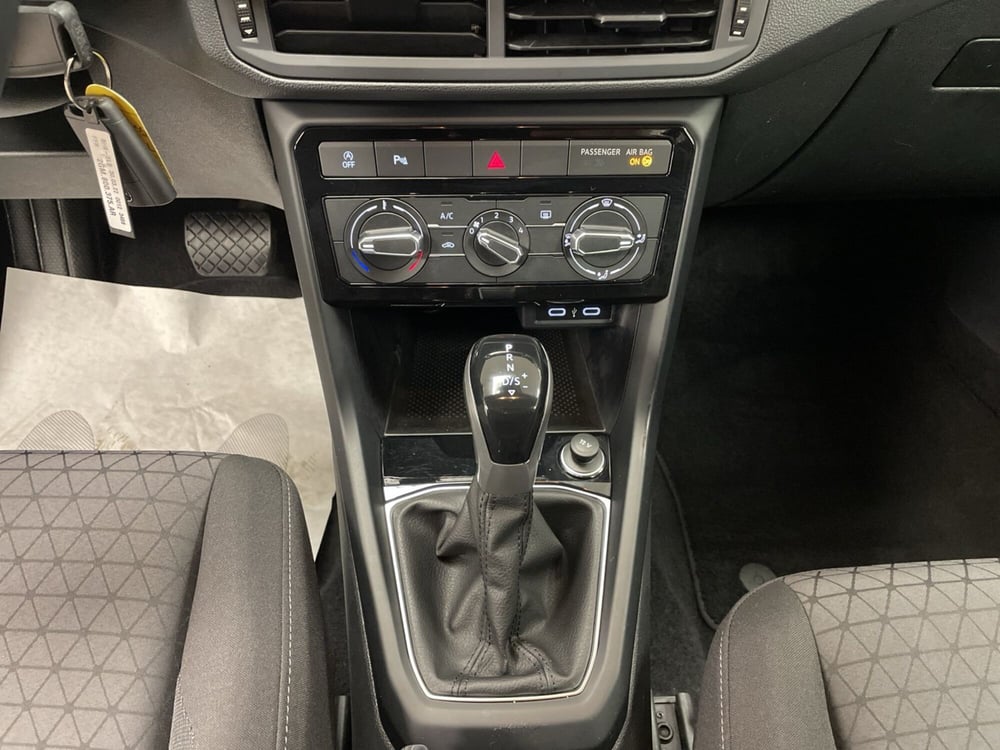 Volkswagen T-Cross usata a Varese (17)