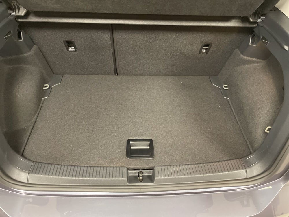 Volkswagen T-Cross usata a Varese (8)