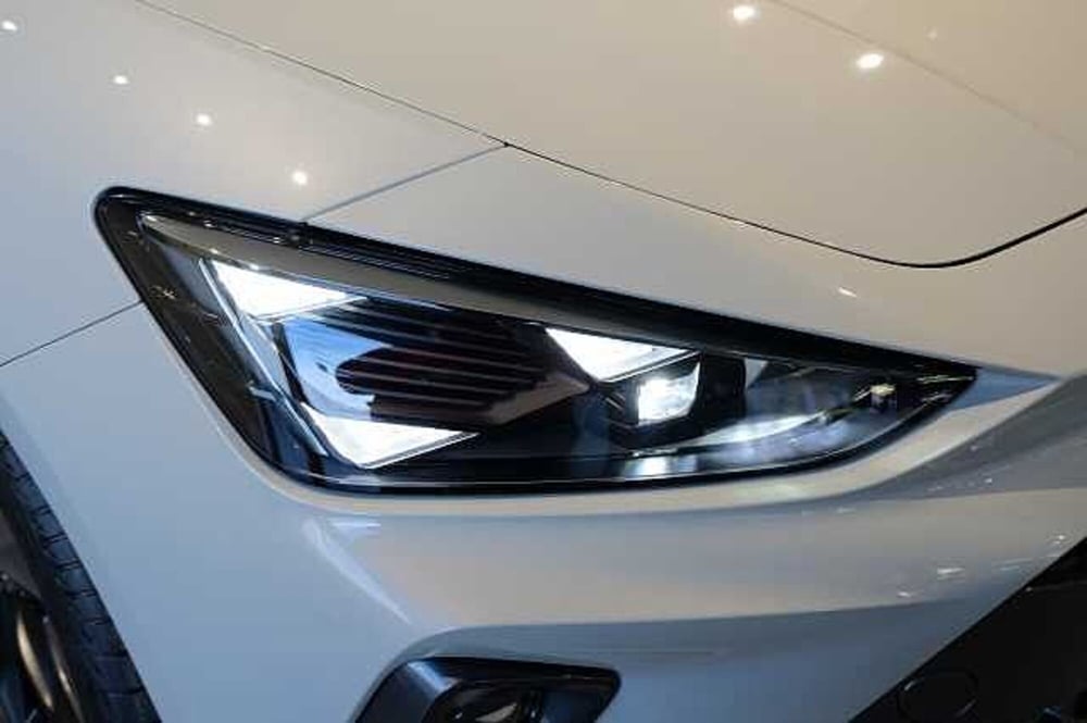 Cupra Leon nuova a Varese (2)