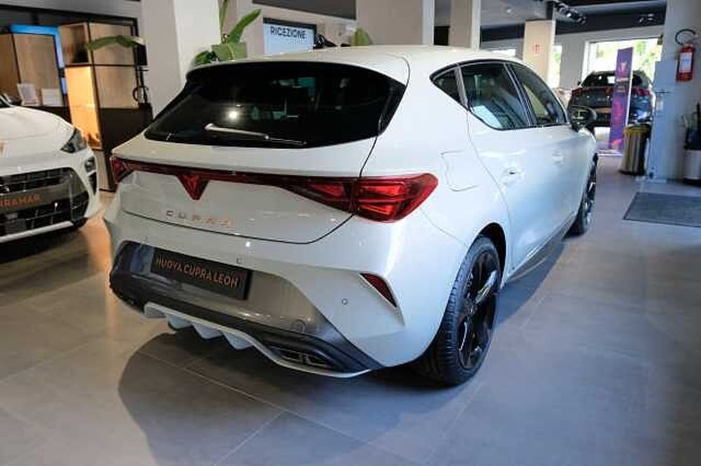 Cupra Leon nuova a Varese (4)