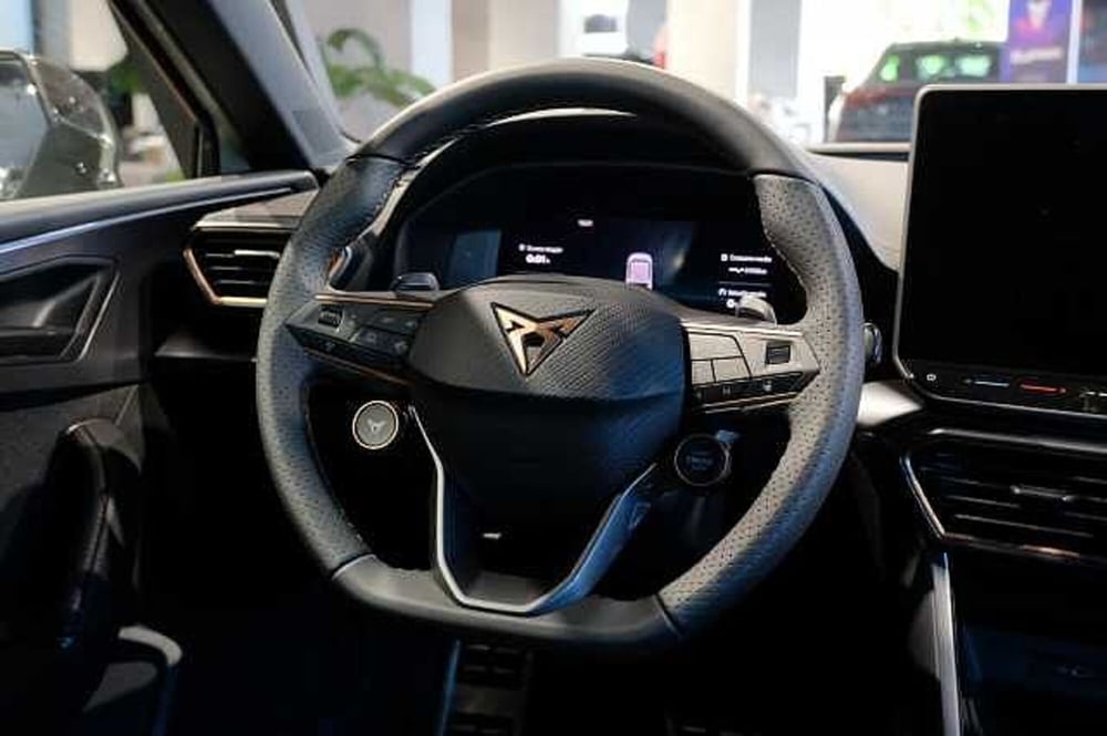 Cupra Leon nuova a Varese (9)