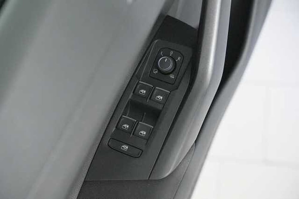 Volkswagen Taigo usata a Como (13)