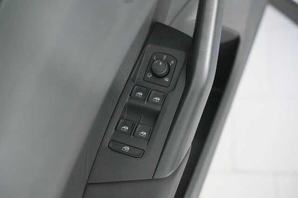 Volkswagen T-Cross usata a Como (13)