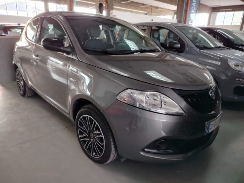 Lancia Ypsilon usata a Forlì-Cesena