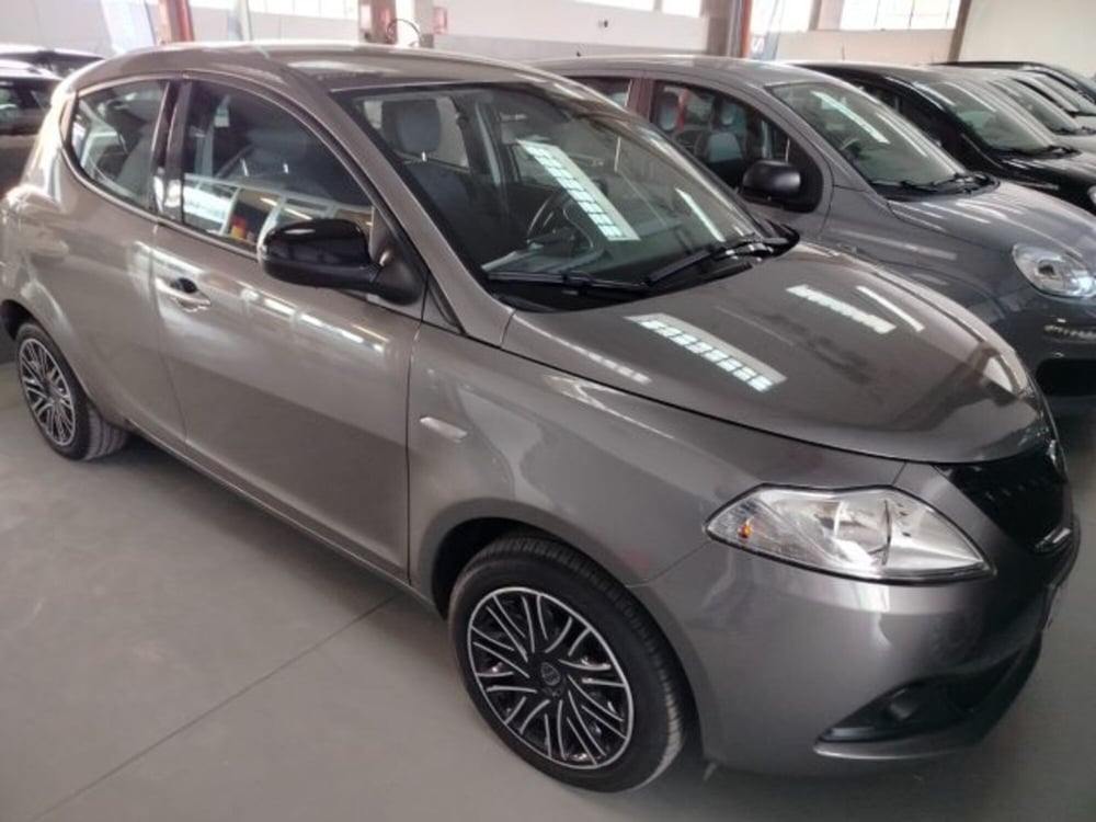 Lancia Ypsilon usata a Forlì-Cesena (10)
