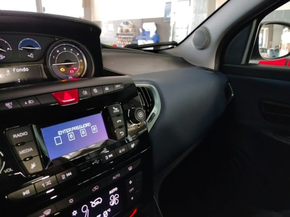 Lancia Ypsilon usata a Forlì-Cesena (19)