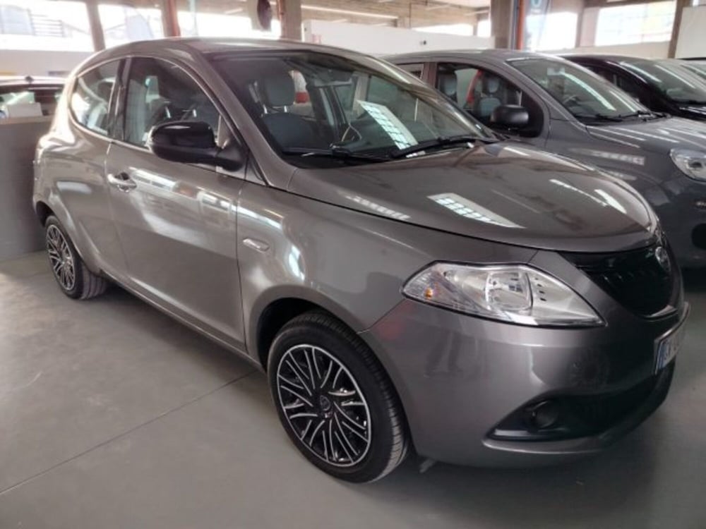 Lancia Ypsilon usata a Forlì-Cesena (2)