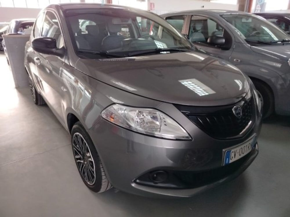 Lancia Ypsilon usata a Forlì-Cesena (3)
