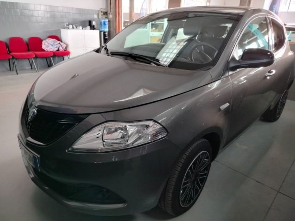Lancia Ypsilon usata a Forlì-Cesena (4)