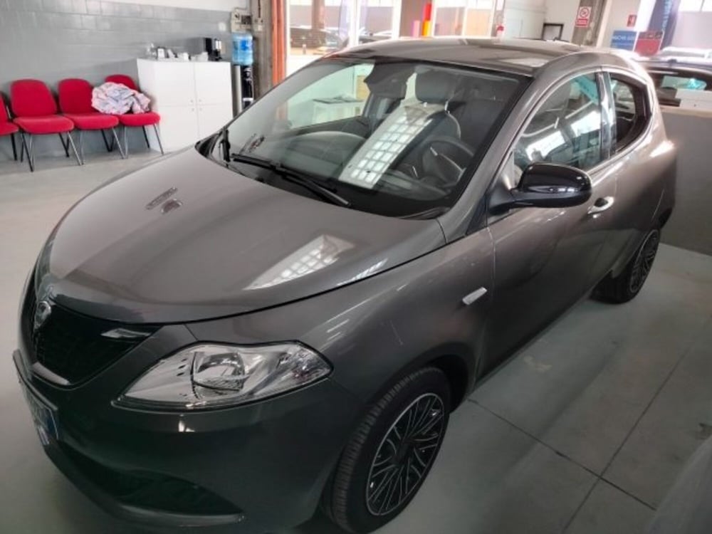 Lancia Ypsilon usata a Forlì-Cesena (5)