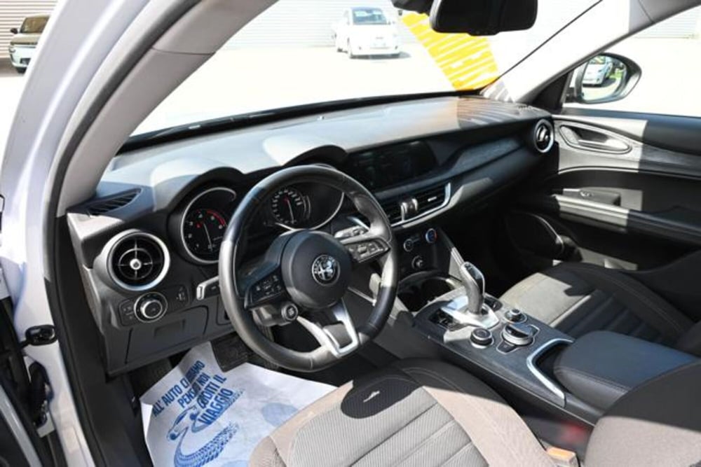 Alfa Romeo Stelvio usata a Torino (12)
