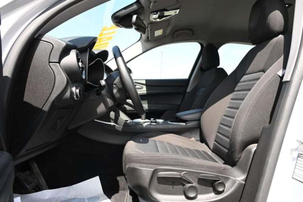 Alfa Romeo Stelvio usata a Torino (13)