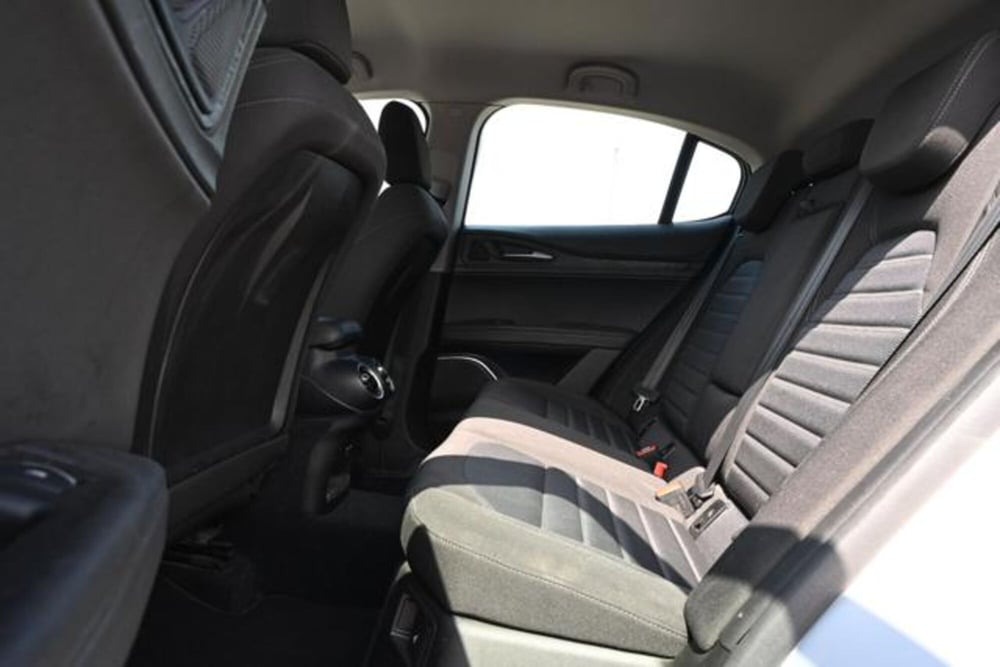 Alfa Romeo Stelvio usata a Torino (15)