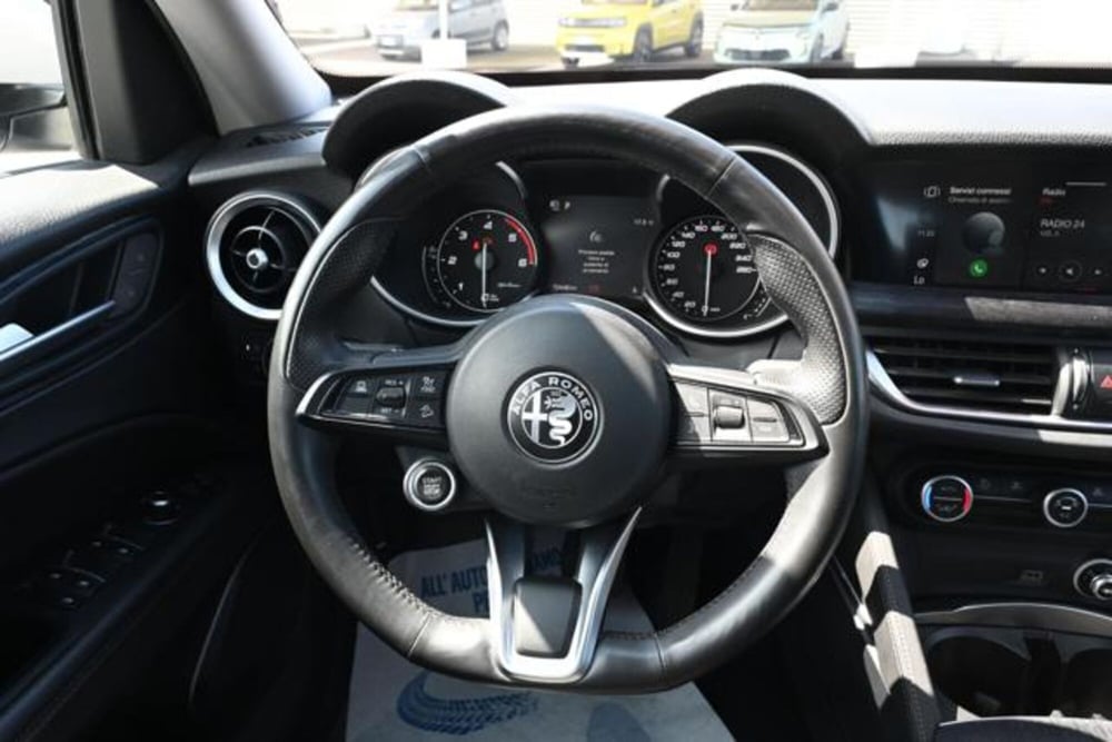 Alfa Romeo Stelvio usata a Torino (16)