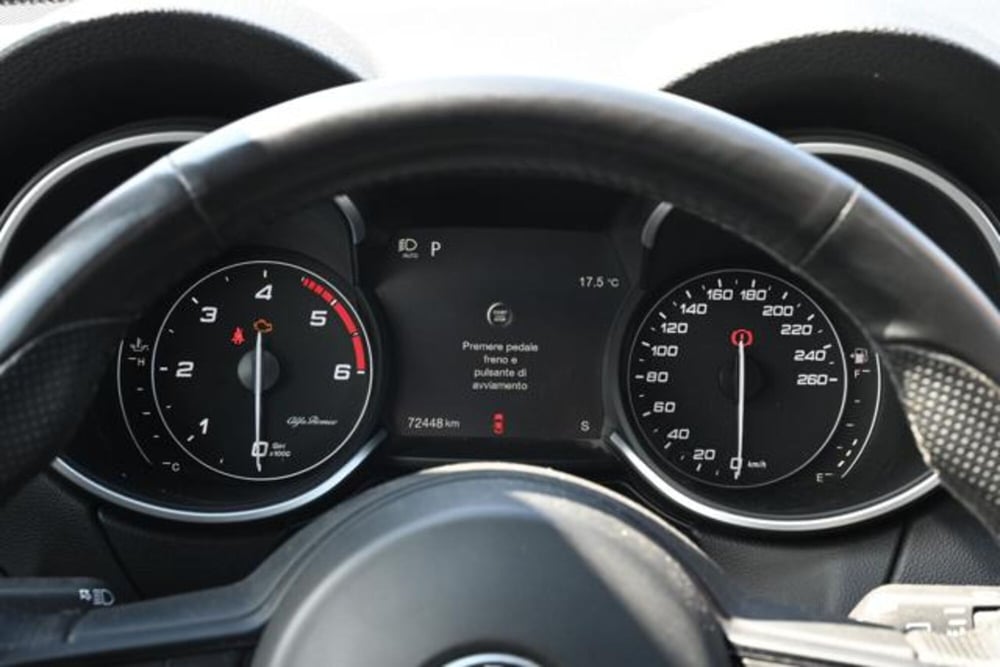 Alfa Romeo Stelvio usata a Torino (17)
