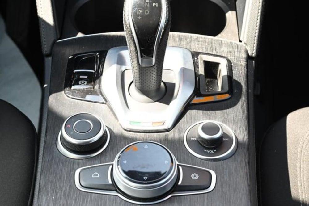 Alfa Romeo Stelvio usata a Torino (19)