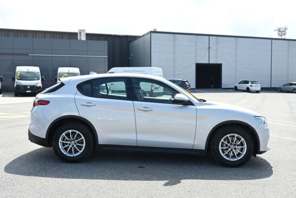 Alfa Romeo Stelvio usata a Torino (4)