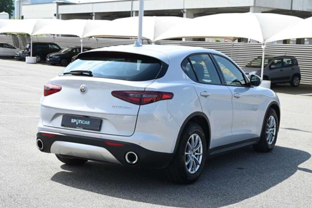 Alfa Romeo Stelvio usata a Torino (5)