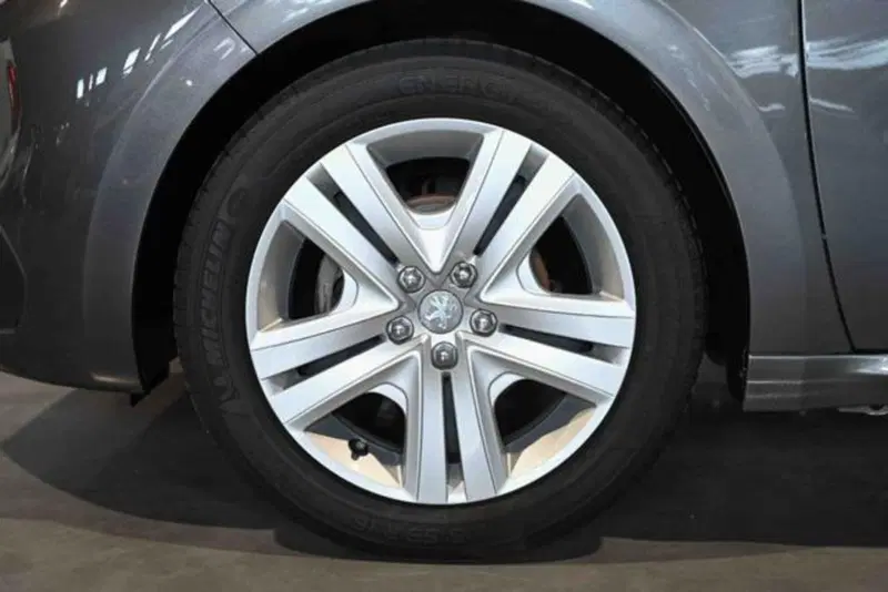 Peugeot 208 usata a Torino (9)
