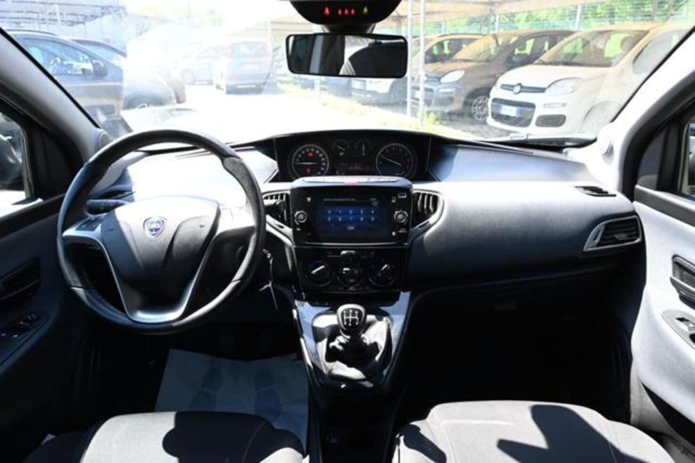 Lancia Ypsilon usata a Torino (11)