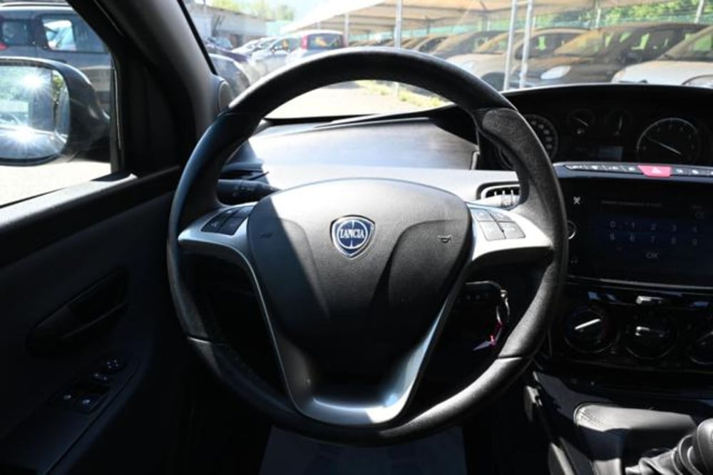Lancia Ypsilon usata a Torino (16)