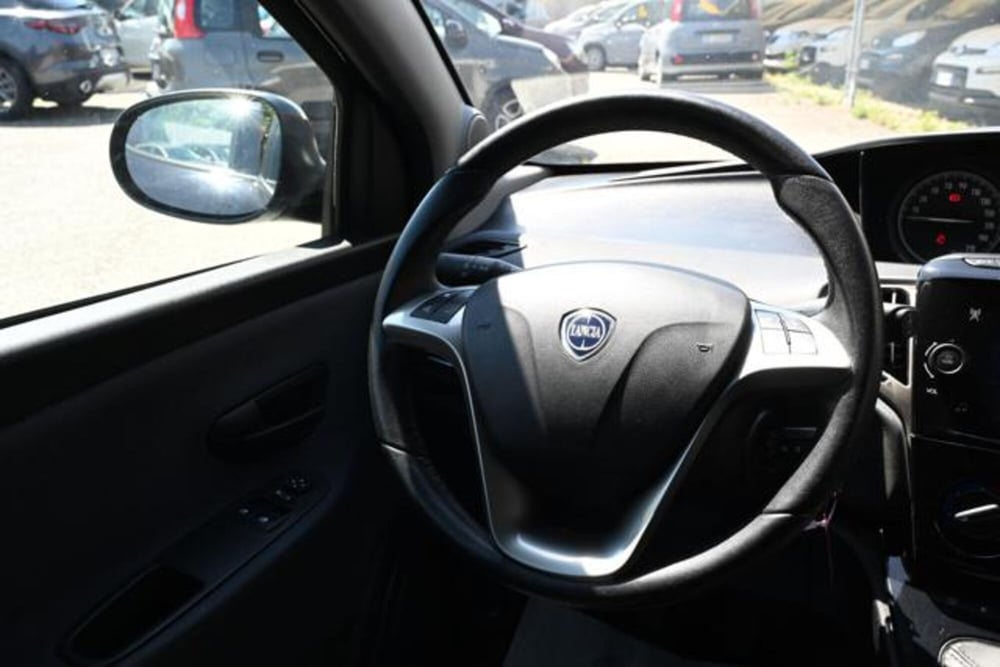 Lancia Ypsilon usata a Torino (20)