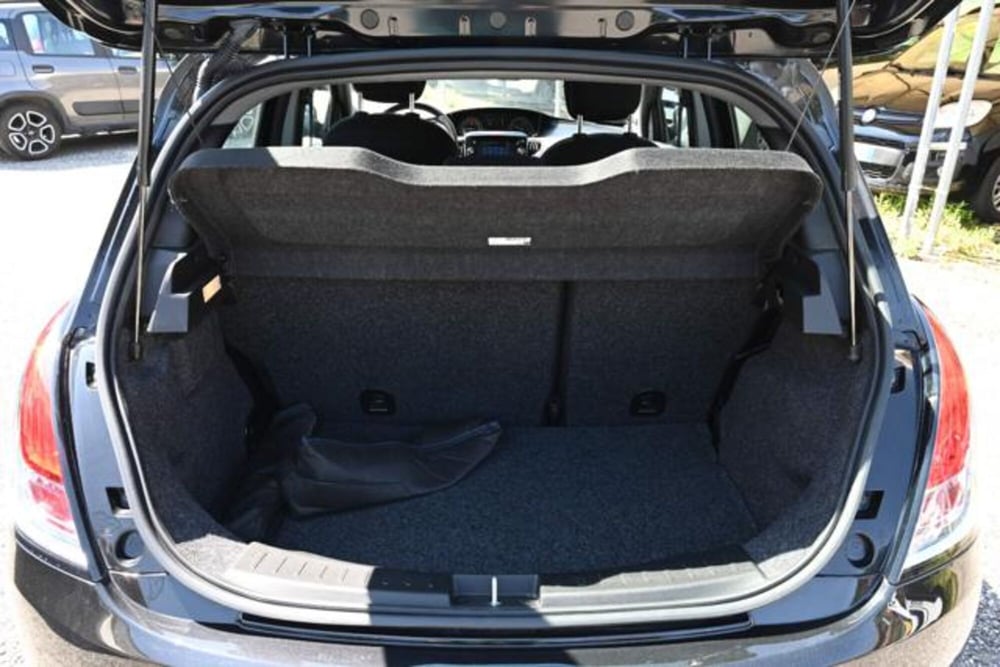 Lancia Ypsilon usata a Torino (9)