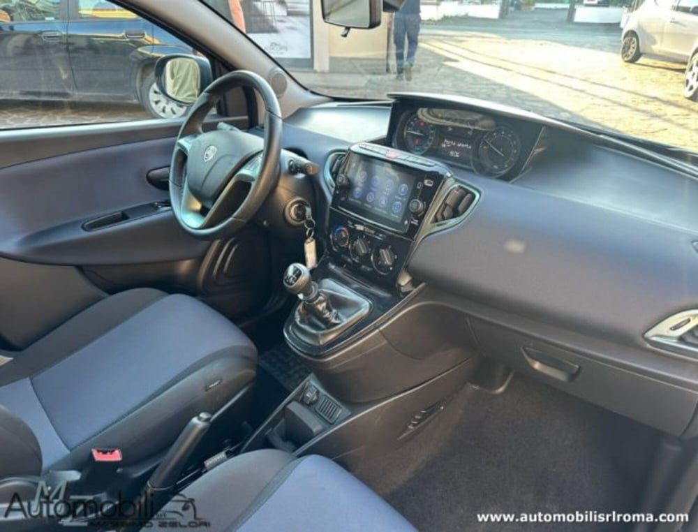 Lancia Ypsilon usata a Roma (11)
