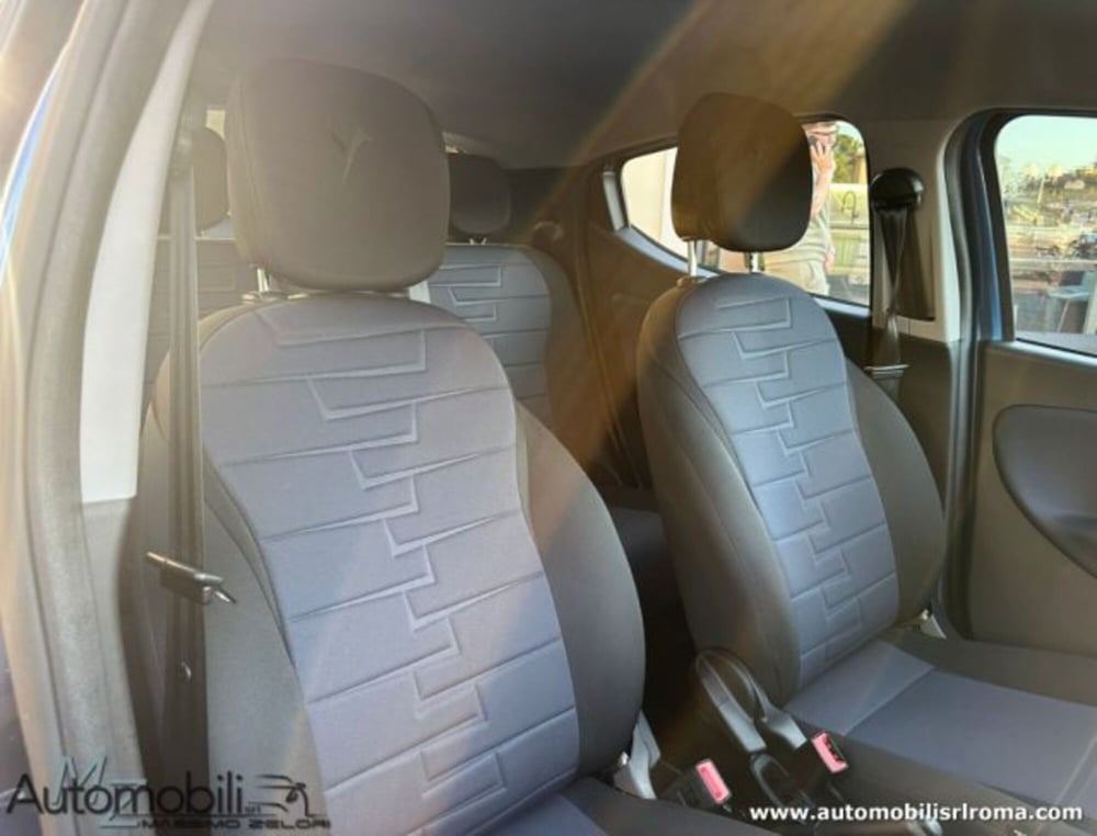 Lancia Ypsilon usata a Roma (12)