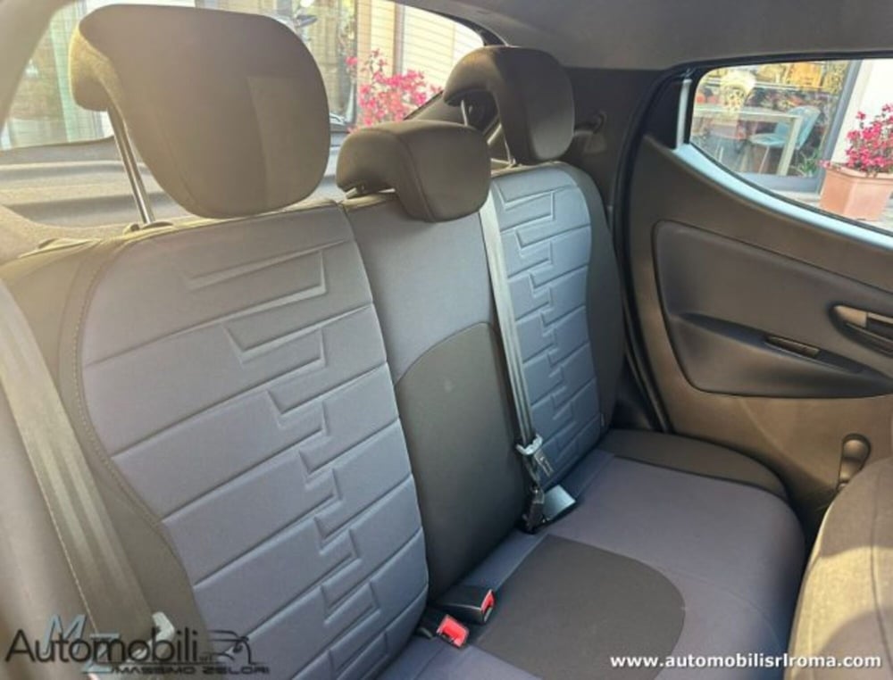 Lancia Ypsilon usata a Roma (14)