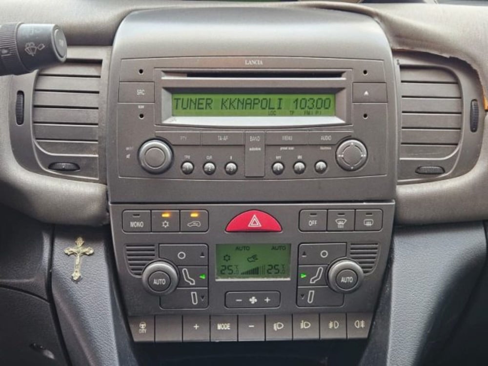 Lancia Ypsilon usata a Napoli (11)