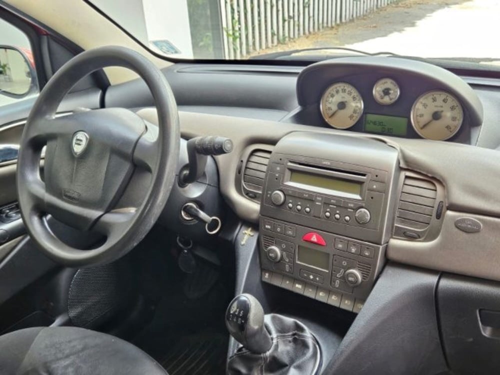 Lancia Ypsilon usata a Napoli (7)