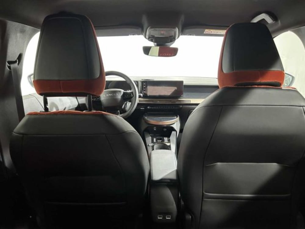 Lancia Ypsilon nuova a Sondrio (16)