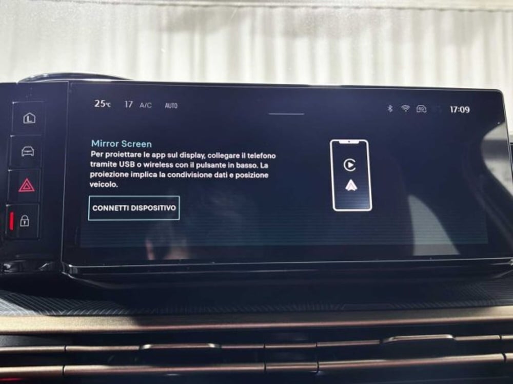 Lancia Ypsilon nuova a Sondrio (18)