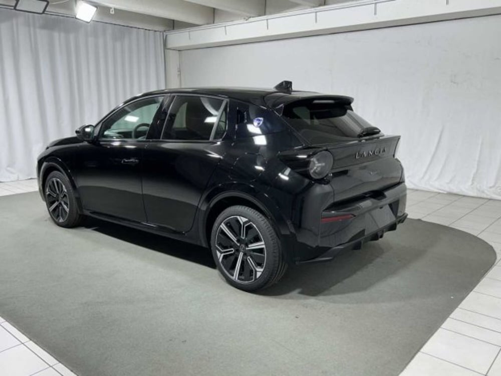 Lancia Ypsilon nuova a Sondrio (3)